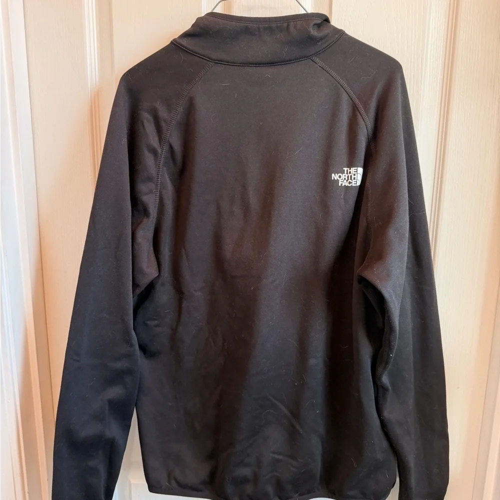 The North Face Men’s Black Quarter-Zip Fleece Pullover - Picture 2 of 3